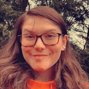 Meet your Posher, Chloe